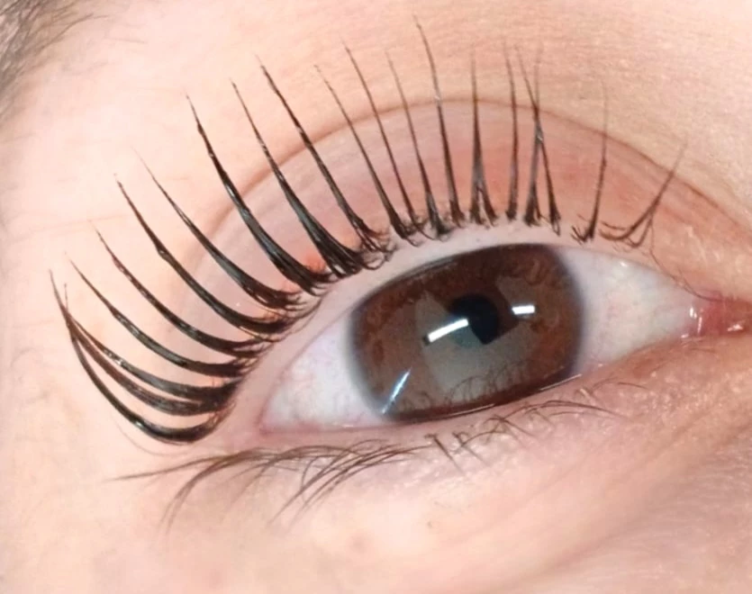 Lifting de pestañas con botox, keratina y tinte.